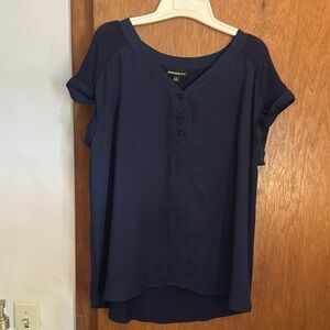 Women’s casual/dressy shirt